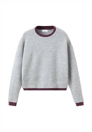 Lysegrå langærmet sweater med mørkelilla ribstrikkede manchetter, halsudskæring og kant, vist på en hvid baggrund.