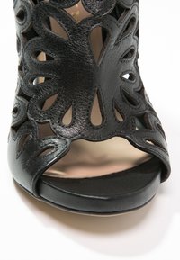 Bruno Premi Korolliset sandaalit - black