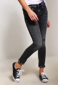 Calvin Klein Jeans Vaqueros pitillo - grey denim