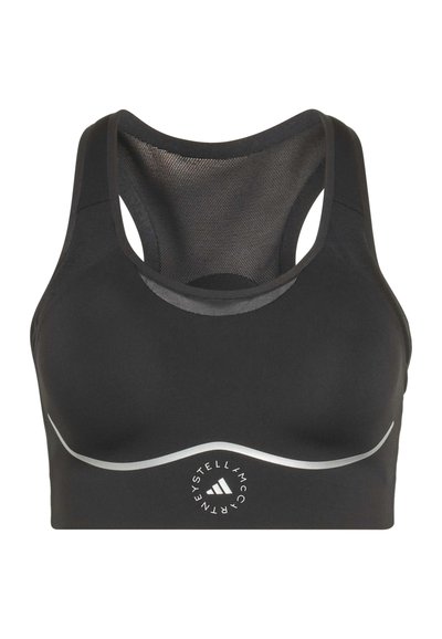 Sort sports-bh med racerback-netpanel, reflekterende sølvkurvedetalje og cirkulært Adidas by Stella McCartney-logo på frontens midte.
