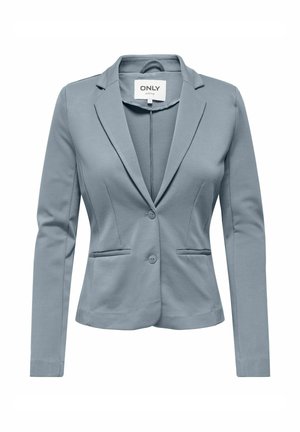 Svijetloplavi ženski blejzer s dva gumba, reverima s urezima i prednjim džepovima s obrubom, kroja prilagođenog figuri.