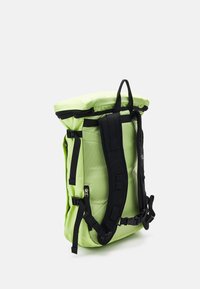 The North Face BASE CAMP FUSE BOX UNISEX - Mochila - sharp green