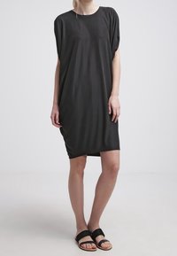 BCBGMAXAZRIA Denní šaty - black