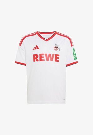 Biała koszulka piłkarska z krótkim rękawem z czerwonym obszyciem, czerwonym logo REWE, emblematem 1. FC Köln, logo Adidas i zieloną naszywką DEVK na rękawie.
