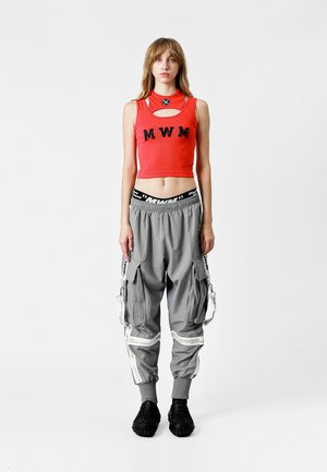 MW082010796 - Top - red