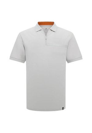 Polo gris clair avec un col zippé, des manches courtes et une poche avant. Il présente un col intérieur orange et un logo en accent au bas.