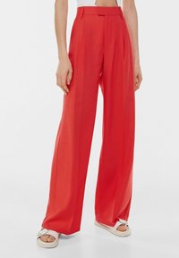 Bershka Tygbyxor - red