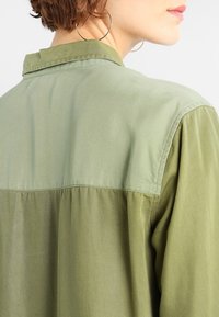 Scotch & Soda Robe chemise - khaki