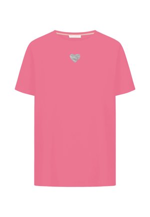 Roze T-shirt met korte mouwen en een ronde hals, met een klein zilveren hartje midden onder de halslijn.