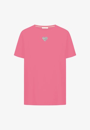 Roze T-shirt met korte mouwen en een ronde hals, met een klein zilveren hartje midden onder de halslijn.