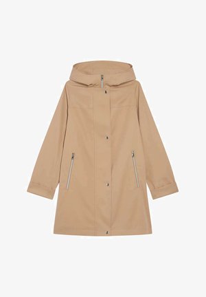 Beige regenjas met een capuchon, voor sluiting met drukknoop en twee zijzakken met ritssluiting. Glad textuur, knielange uitvoering en opgerolde mouwen.