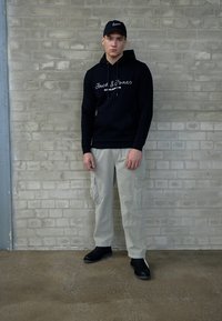 Jack & Jones JCOBERGSWEAT HOOD NOOS - Džemperis ar kapuci - black