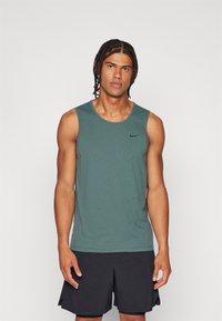 Nike Performance HYVERSE TANK - Viršus - vintage green/black