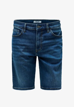 Pantalones cortos de mezclilla azul oscuro con bolsillos delanteros, trabillas para cinturón y cierre de botón, mostrando un desgaste sutil y detalles de costura.