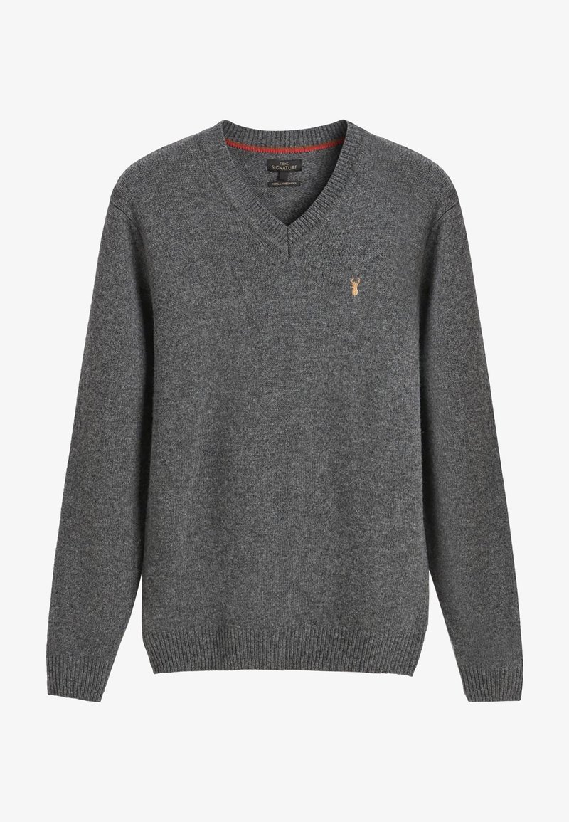 Pull en laine gris à col en V pour homme, à manches longues, avec poignets et ourlet côtelés, arborant un petit logo brodé de cerf beige sur la poitrine.