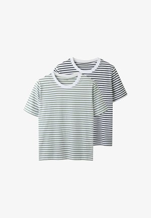 To kortærmede crew neck t-shirts, den ene med hvide og olivengrønne striber, den anden med hvide og sorte striber, lagdelt foran og bagpå.