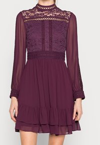 Forever New Vapaa-ajan mekko - dark red