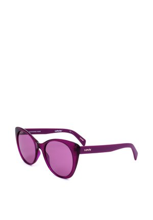Occhiali da sole viola a forma di occhi di gatto Levi's con lenti tinta abbinate e montatura spessa su sfondo bianco.