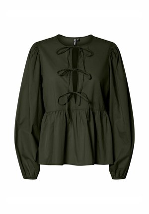 Džemperis ar garām piedurknēm, olīvu zaļā krāsā, izgatavots no viegla auduma, ar noapaļotu kakla izgriezumu, sakakotām vidukļām un saišu priekšpusē. Elastīgas aproces.