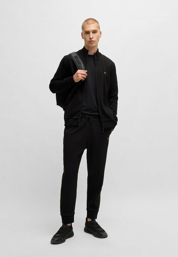 SET - Trainingsanzug