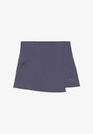Jupe-culotte de sport gris foncé avec poche zippée latérale gauche et petit logo Puma en bas à droite.