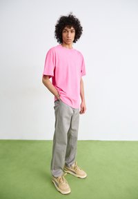 Carhartt WIP DUSTER SCRIPT - Basic T-shirt - charm pink