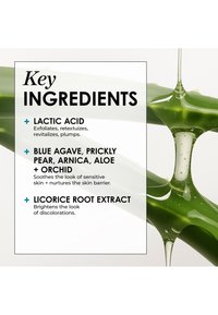 La liste des ingrédients clés comprend l'acide lactique, l'agave bleue, la figue de Barbarie, l'arnica, l'aloé, l'orchidée et l'extrait de racine de réglisse avec leurs bienfaits pour la peau.