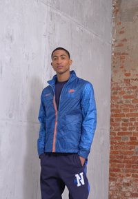 Nike Sportswear Corta-vento - dark blue