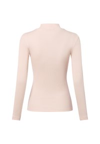Langärmliges, geripptes Oberteil in zartem Rosa mit hohem Kragen und figurbetontem Schnitt. Glatte Textur und minimalistisches Design ohne Muster.