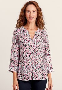 Blusa a stampa floreale nei toni del rosa, blu e nero, con scollatura a V, maniche a tre quarti e morbido tessuto.