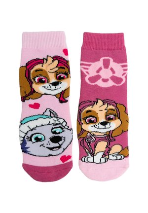 Calze lavorate a maglia con design giocosi; un lato mostra un cane con accenti rosa, l'altro presenta un cane grigio con dettagli blu su uno sfondo rosa.