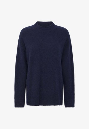 Tamno plava pletena dukserica s okruglim izrezom, dugim rukavima i opuštenim krojem. Mekana tekstura s lagano prekomjernom siluetom.