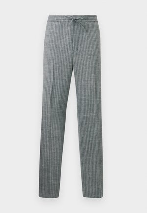 Sive uske hlače uskog kroja s bijelim vertikalnim prugama i remenom za stezanje u struku, prikazane ravno na bijeloj pozadini.