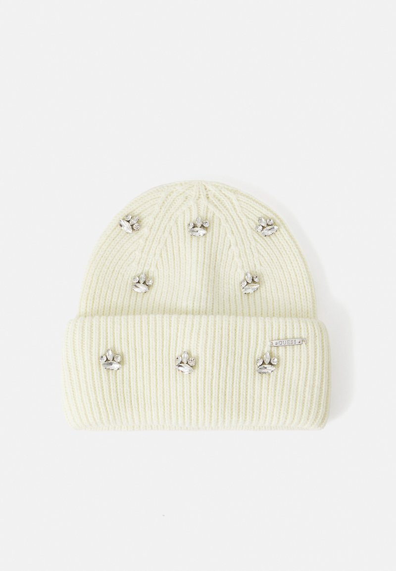 Berretto lavorato a maglia in bianco sporco con texture a costine, decorato con accenti di impronte di zampa in argento e un piccolo etichetta sul lato.