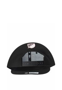 Casquette de baseball noire avec un visière incurvée, arborant un logo MLS rose brodé à l'avant et une fermeture réglable à l'arrière.