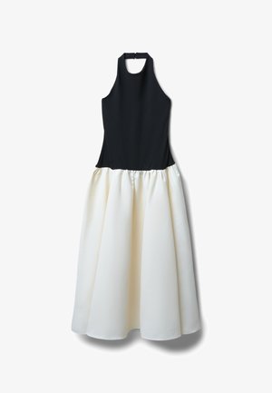 Schwarzes trägerloses Kleid mit einem elfenbeinfarbenen, gefalteten Satinrock. Es hat ein tailliertes Oberteil und eine geraffte Taille, die eine fließende Silhouette schaffen.