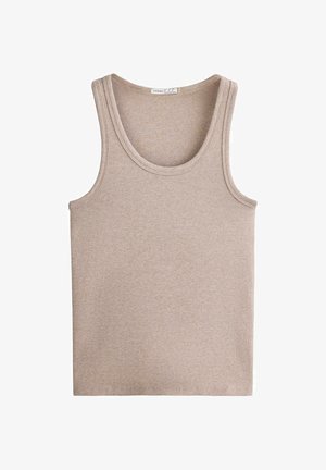 Beiger gerippter ärmelloser Tanktop mit Rundhalsausschnitt, aus weichem Strickstoff, flach auf weißem Hintergrund liegend.