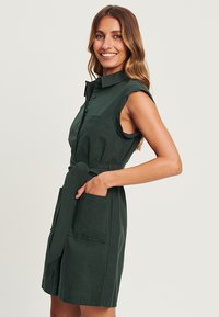 WILLA KOBE  - Haljina-majica - emerald