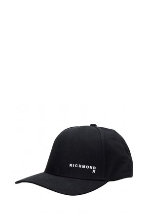 Casquette de baseball noire arborant le mot « RICHMOND » en blanc sur le devant, légèrement inclinée pour montrer la visière et la structure.