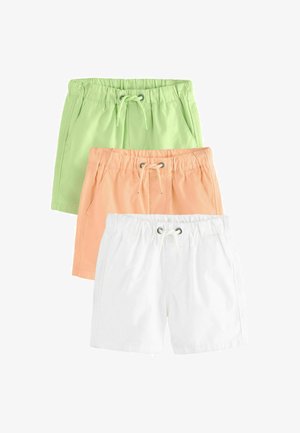 Tre par shorts i grøn, fersken og hvid. Hver har en elastisk talje med snore, sidelommer og en glat bomuldsstruktur.