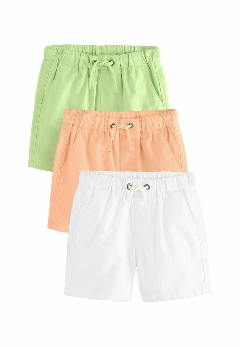 Drei Paar Shorts in Grün, Pfirsich und Weiß. Jedes hat einen elastischen Bund mit Kordelzug, Seitentaschen und eine glatte Baumwollstruktur.