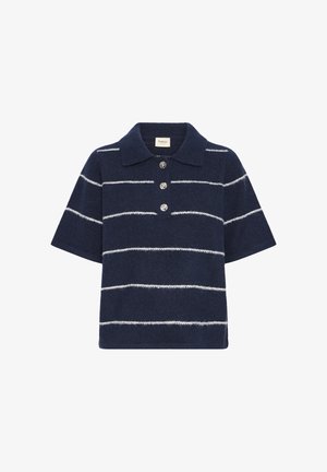 Tumši zils polo krekls ar baltām horizontālām svītrām, īsām piedurknēm un trim dekoratīviem pogām pie apkakles. Mīksta tekstūra un brīvs piegriezums.