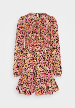 Vero Moda VMMIA SMOCK SHORT DRESS - Φόρεμα ημέρας - black/pink