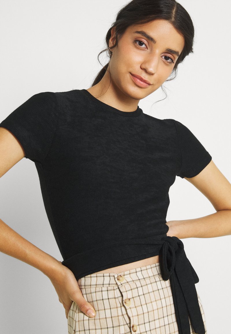 Damen Kleider | Gina Tricot SEVGI T-Shirt print black/schwarz - JW84867 Damen Kleider | Gina Tricot SEVGI T-Shirt print black/schwarz - JW84867