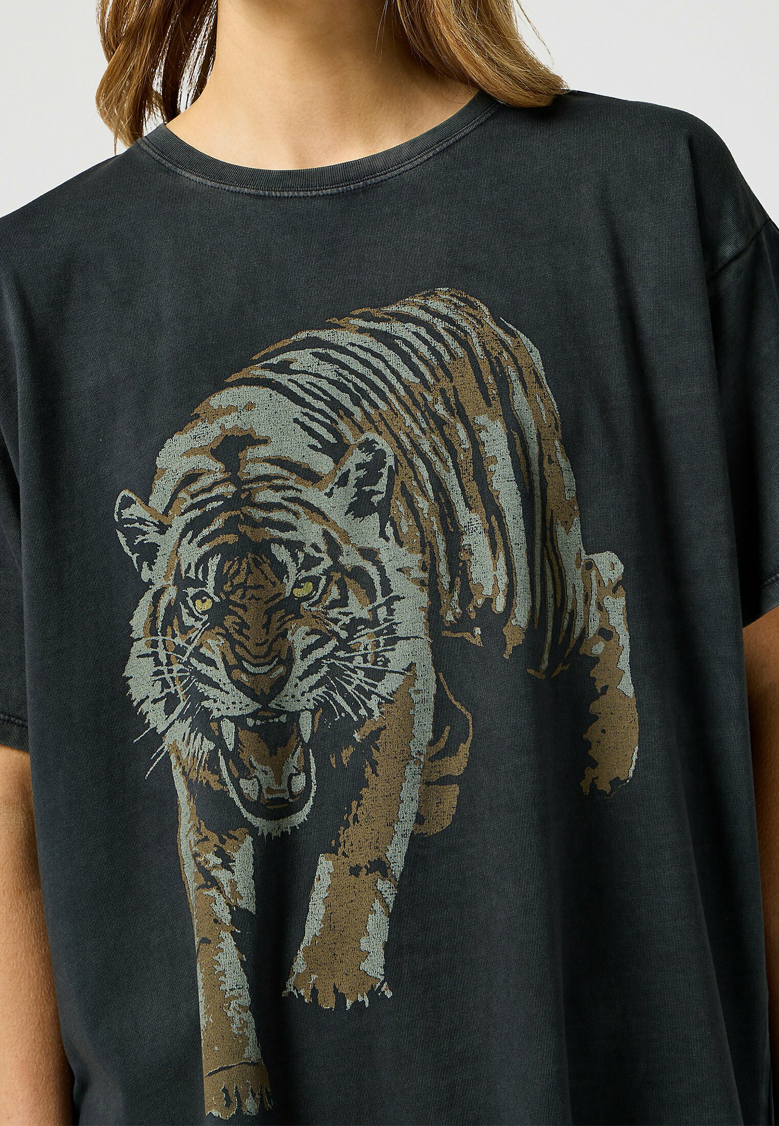 ◆Wrangler◆ Flag Tiger Tshirt Charcoal Wrangler OVERSIZED - T-shirt z nadrukiem/czarny - Zalando.pl