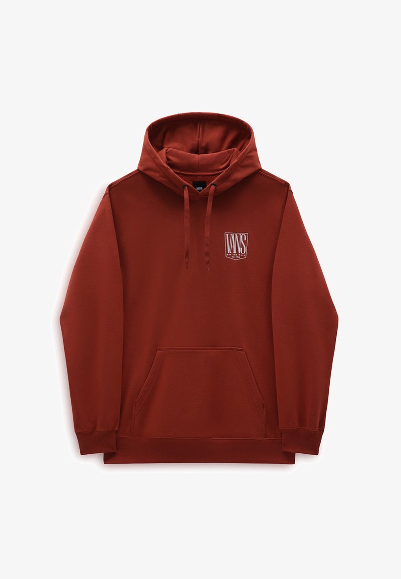 Röd huvtröja i mjukt tyg, med en framficka, dragsko på huvan och en tryckt vit logotyp på bröstet.