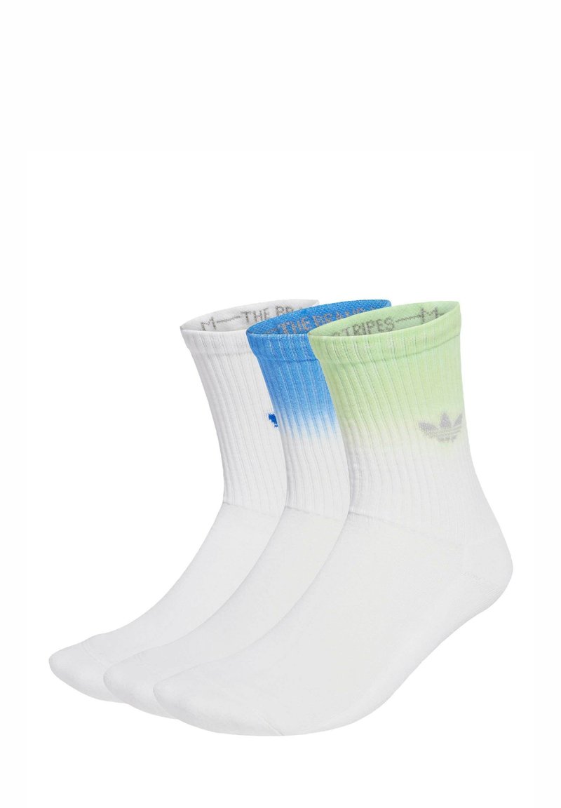 Tričko párov ponožiek. Dve sú biele s ryhovanou textúrou; jedna má na vrchnej strane gradientový dizajn v modrej a zelenej farbe. Obsahuje akcenty s logom.
