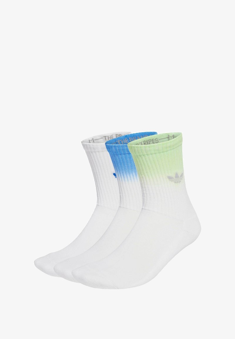 Tričko párov ponožiek. Dve sú biele s ryhovanou textúrou; jedna má na vrchnej strane gradientový dizajn v modrej a zelenej farbe. Obsahuje akcenty s logom.