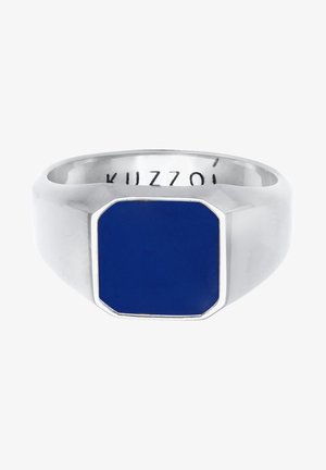 Silberring mit einem blauen, achteckigen Harzmittelstück. Glatte, polierte Oberfläche mit einem dicken Ringband. Eingravierter Markenname innen.