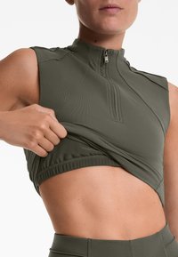 OYSHO EVERMOVE CREASE - Top - brown